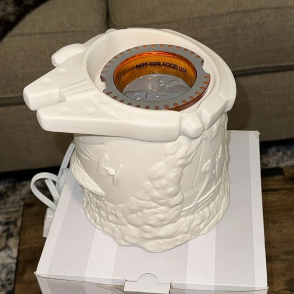 NWT Scentsy Home Authentic STAR WARS Millennium Falcon Full Size Warmer - Picture 7 of 12